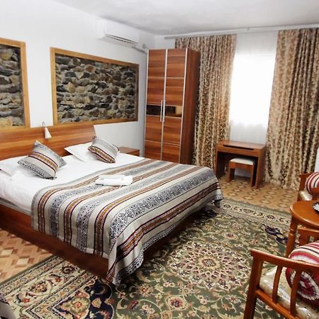 Khorog Lal Hotel מראה חיצוני תמונה
