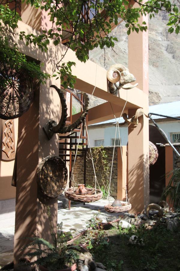 Khorog Lal Hotel מראה חיצוני תמונה